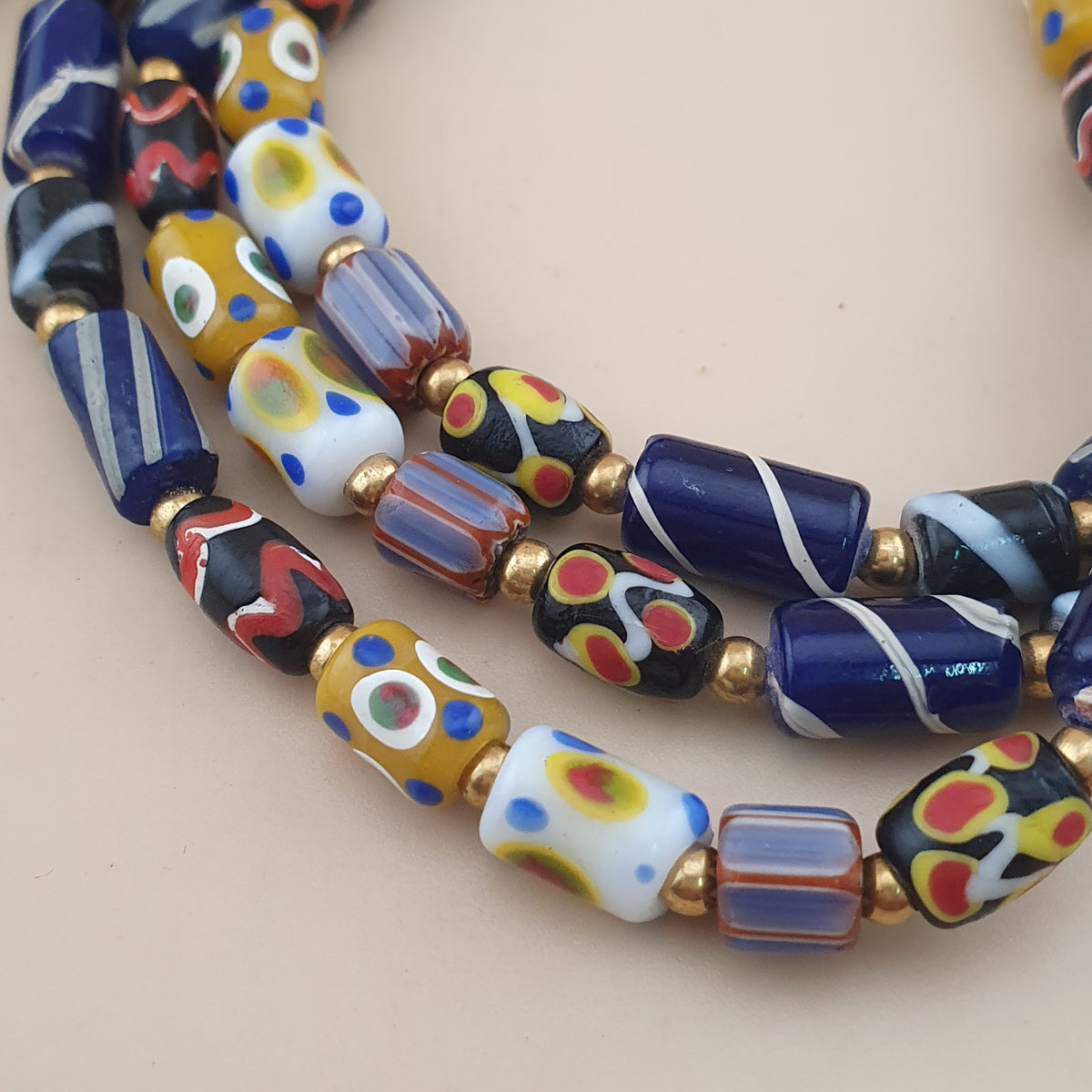 Collier en perles de verre mélange d'yeux et rayures, style vénitien vintage