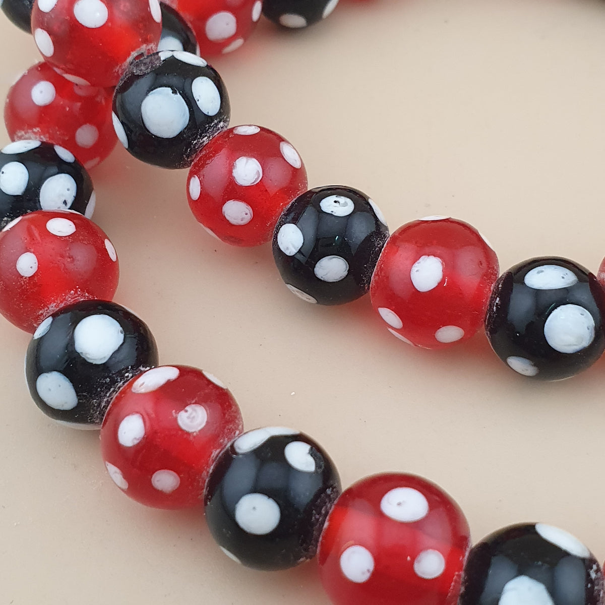 Vintage Venetian Style Dotted Red & Black Glass Beads Necklace Strand