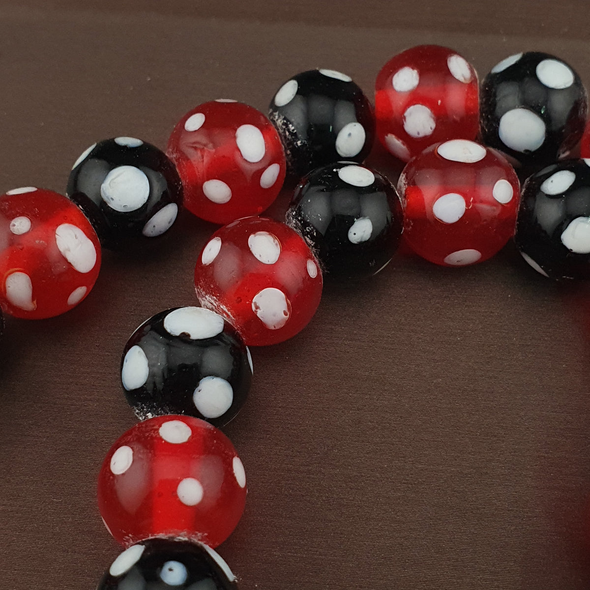 Vintage Venetian Style Dotted Red & Black Glass Beads Necklace Strand
