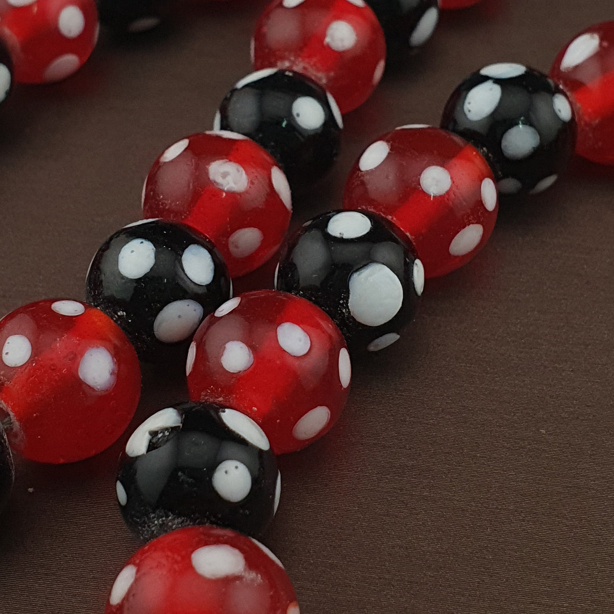 Vintage Venetian Style Dotted Red & Black Glass Beads Necklace Strand