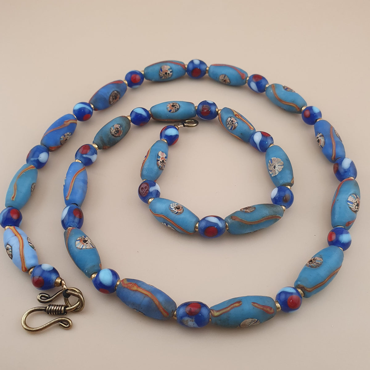 Collier de perles de verre de style vénitien ancien et perles de verre millefiori