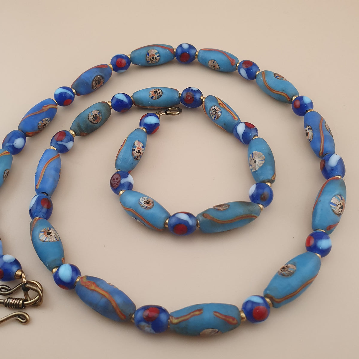 Collier de perles de verre de style vénitien ancien et perles de verre millefiori