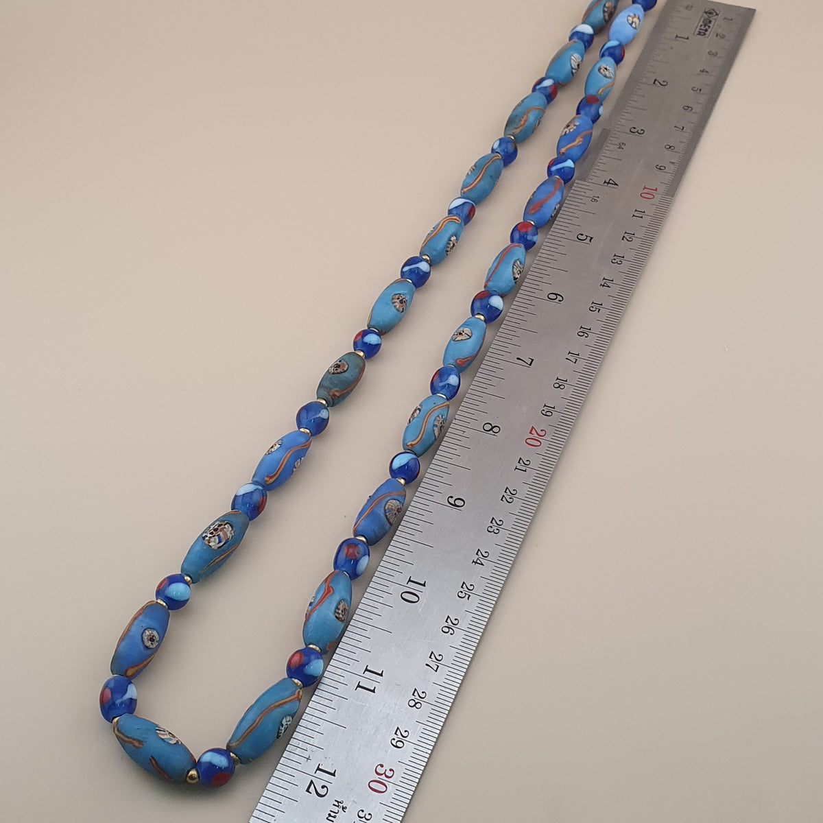 Collier de perles de verre de style vénitien ancien et perles de verre millefiori