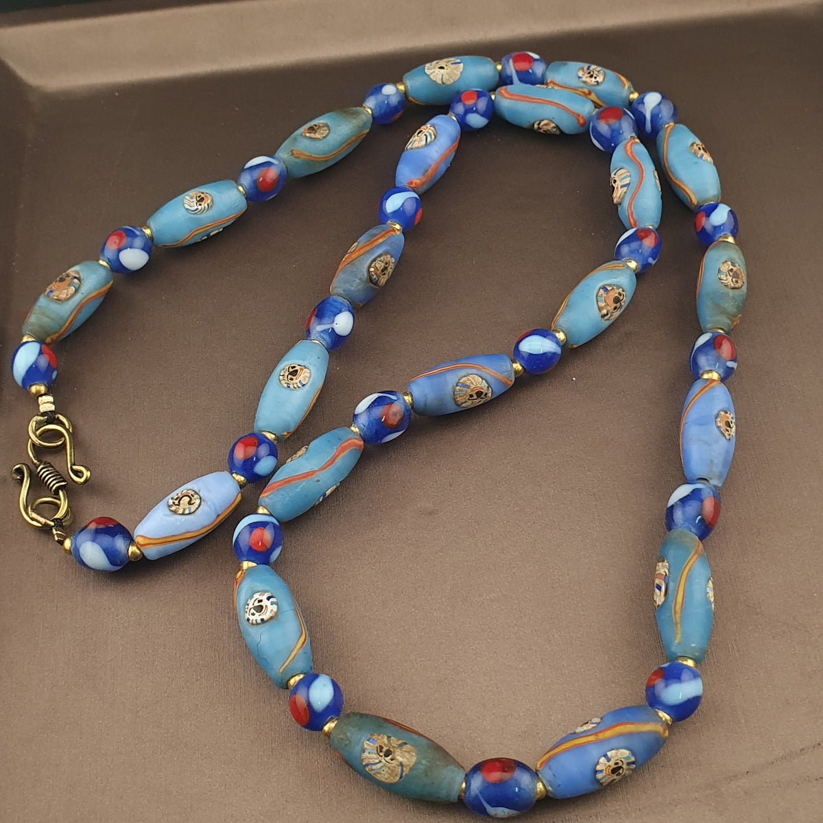 Collier de perles de verre de style vénitien ancien et perles de verre millefiori