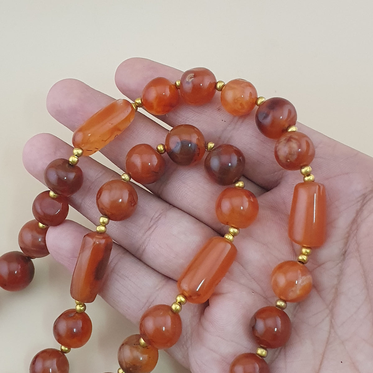 Collier de perles vintage en agate cornaline rouge africaine du Mali