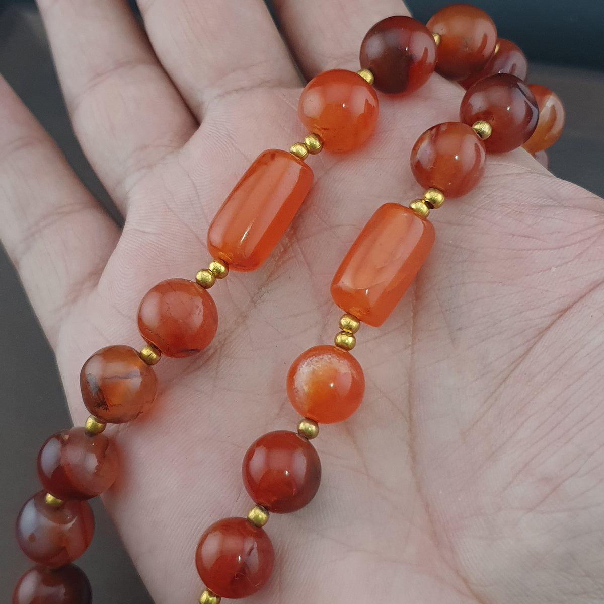 Collier de perles vintage en agate cornaline rouge africaine du Mali