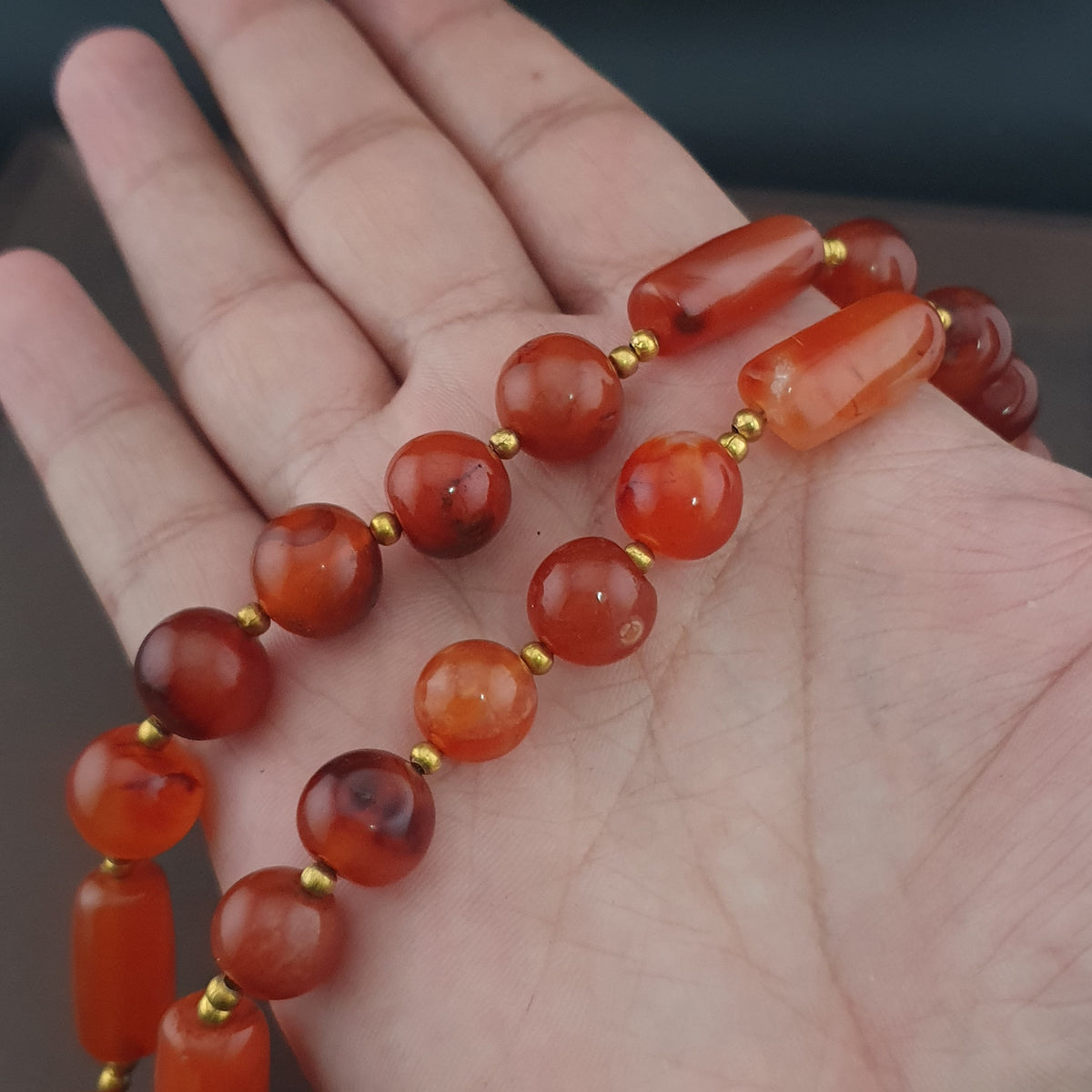 Collier de perles vintage en agate cornaline rouge africaine du Mali