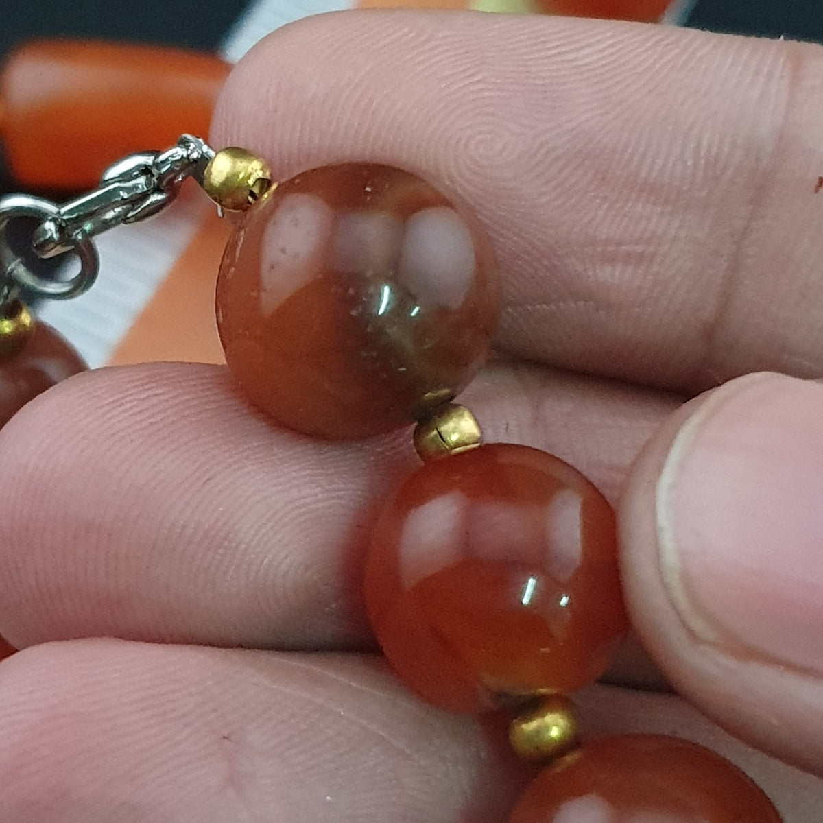 Collier de perles vintage en agate cornaline rouge africaine du Mali