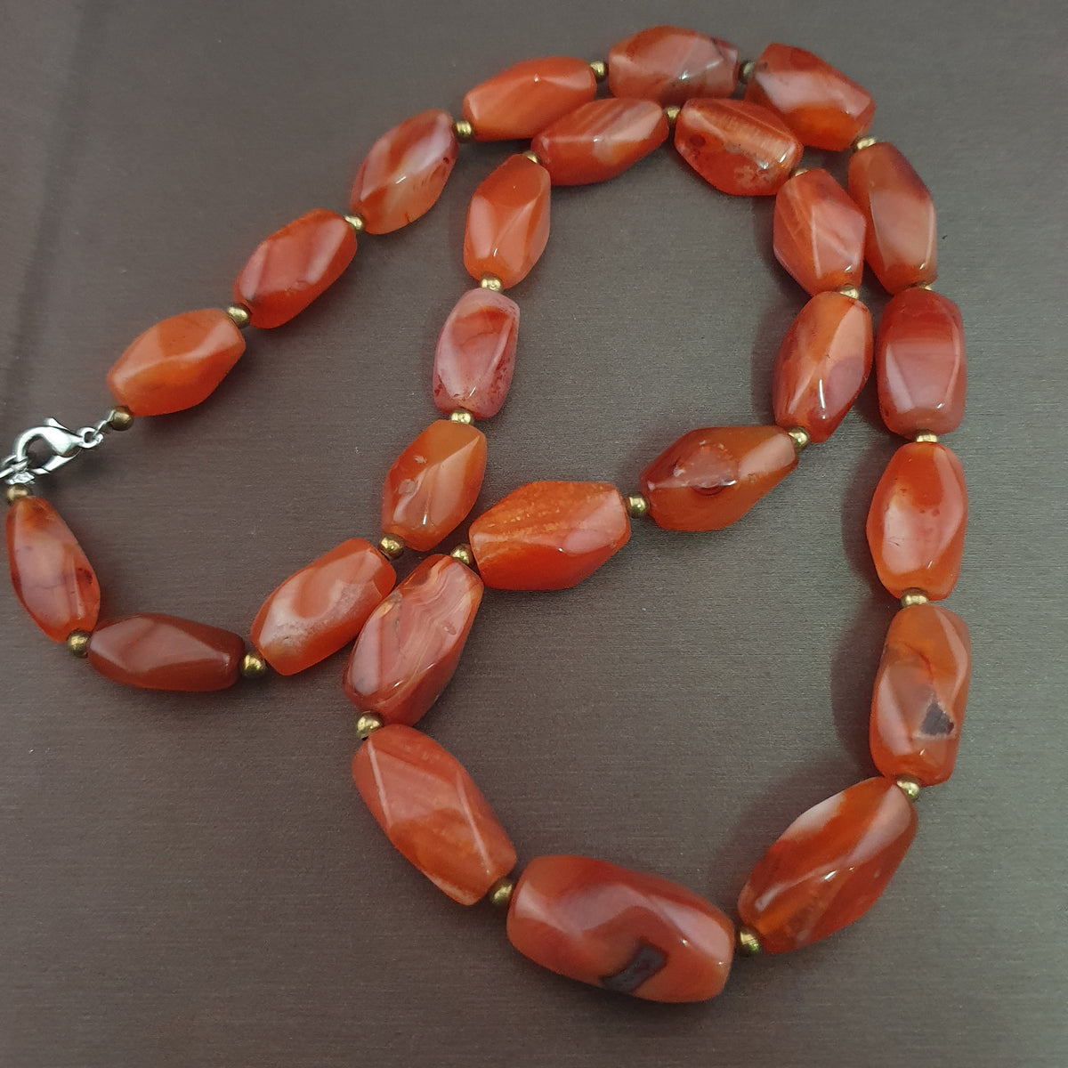 Collier vintage africain en agate œil de cornaline rouge du Mali