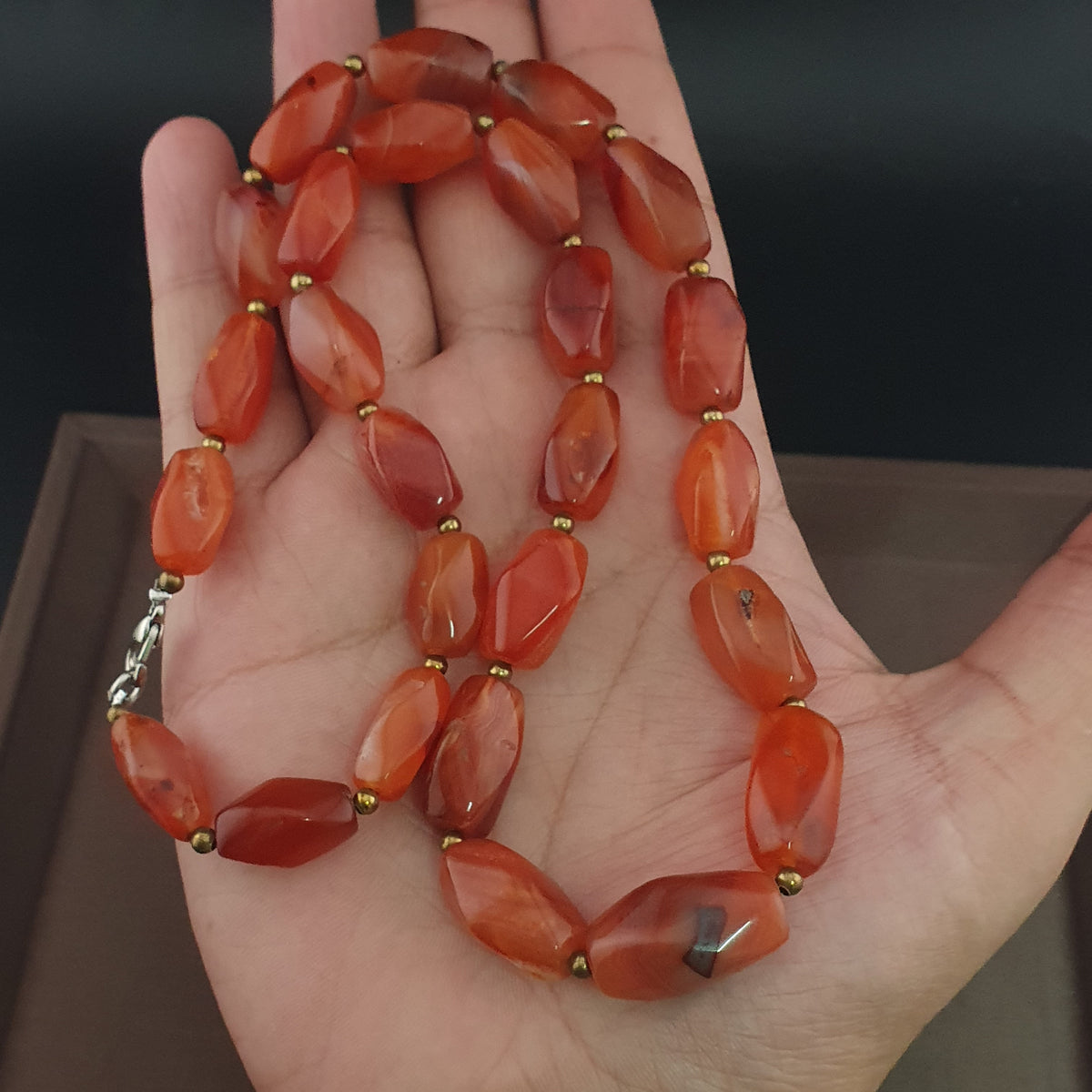 Collier vintage africain en agate œil de cornaline rouge du Mali
