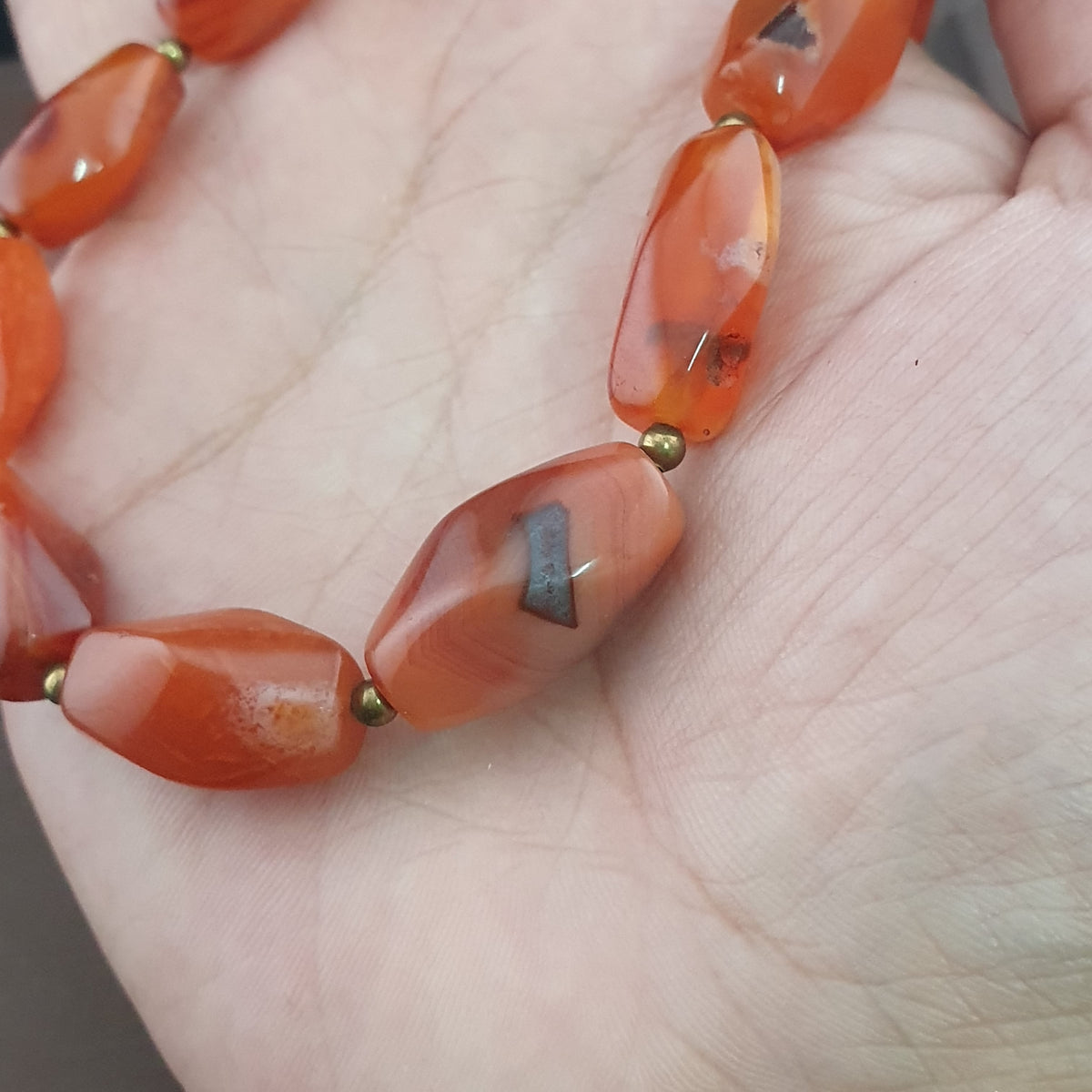 Collier vintage africain en agate œil de cornaline rouge du Mali