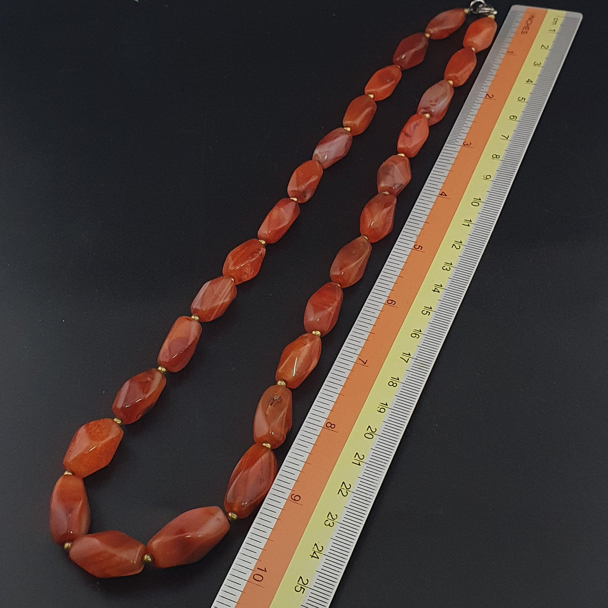 Collier vintage africain en agate œil de cornaline rouge du Mali