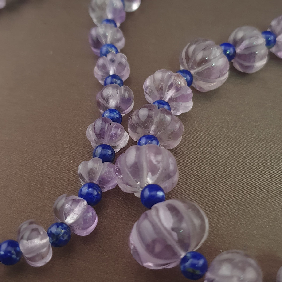 Vintage Melonenform Lila Amethyst mit Lapislazuli Perlen Halskette