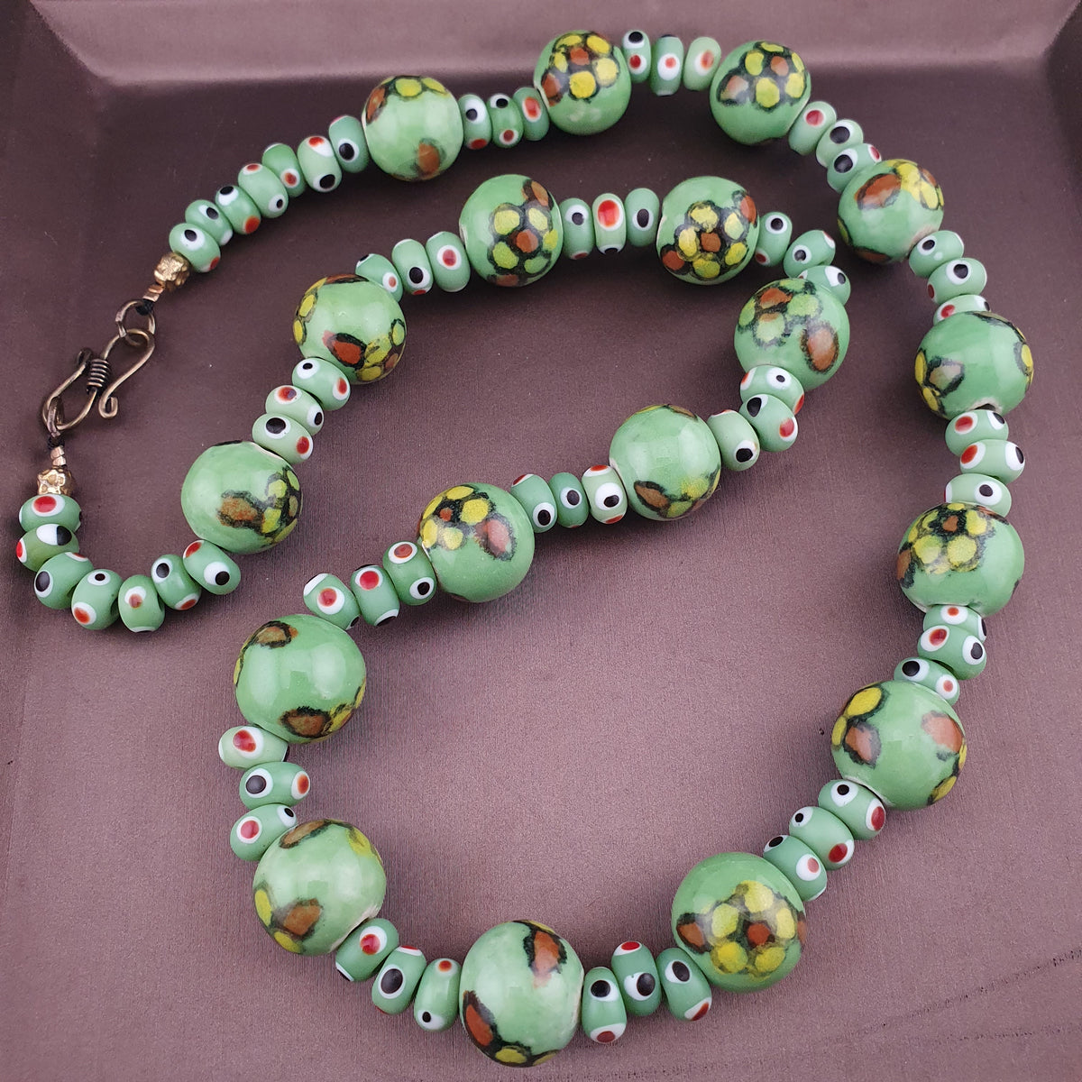 Vintage Venetian Style Skunk Eye Tire Shape & Floral Printed Glass Beads Necklace