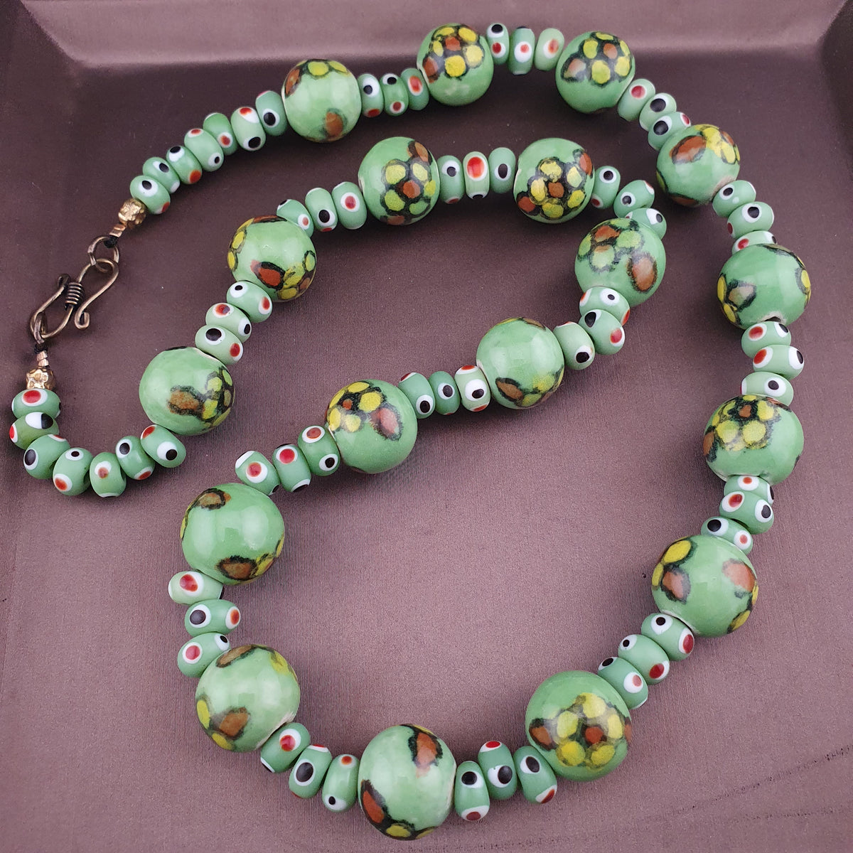 Vintage Venetian Style Skunk Eye Tire Shape & Floral Printed Glass Beads Necklace