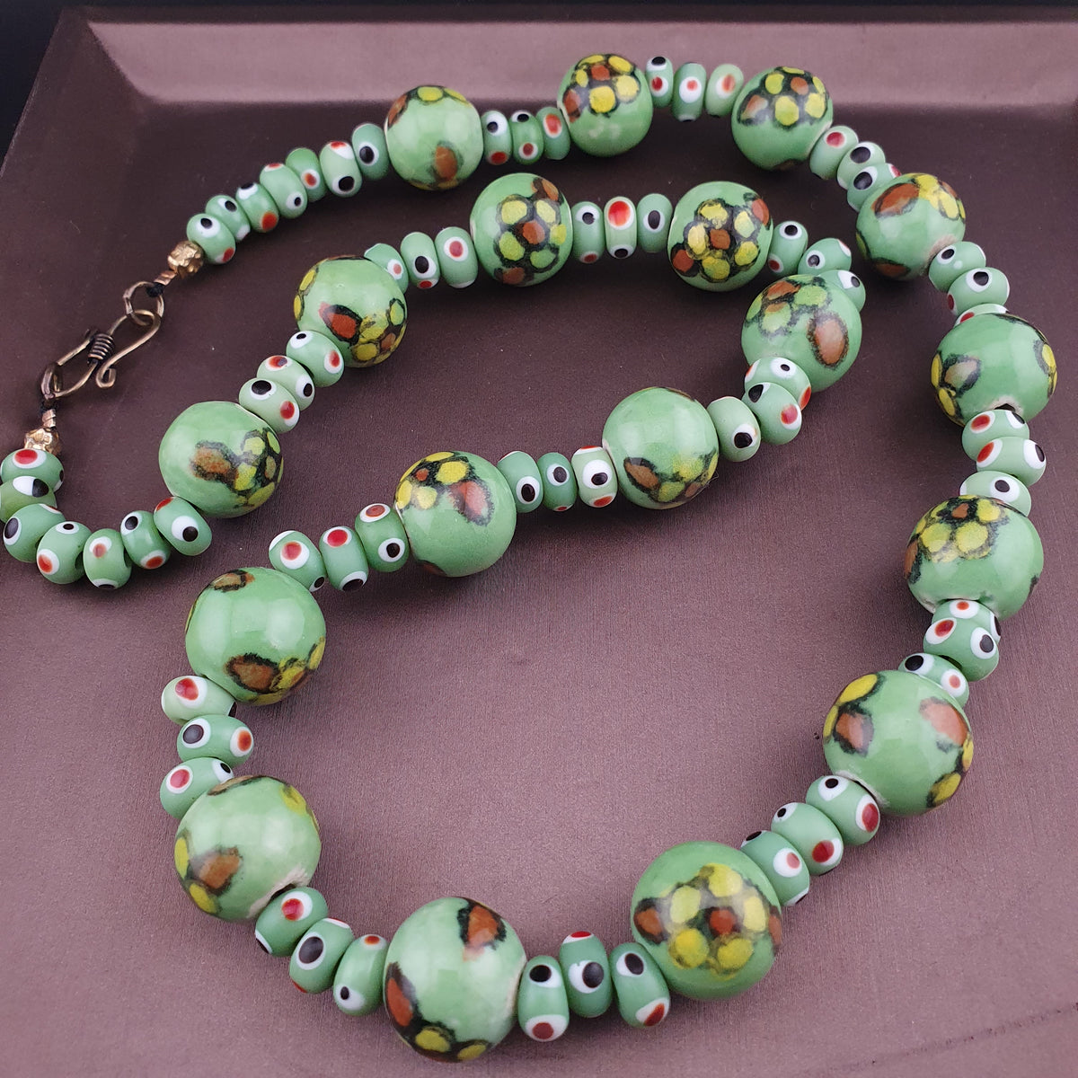 Vintage Venetian Style Skunk Eye Tire Shape & Floral Printed Glass Beads Necklace