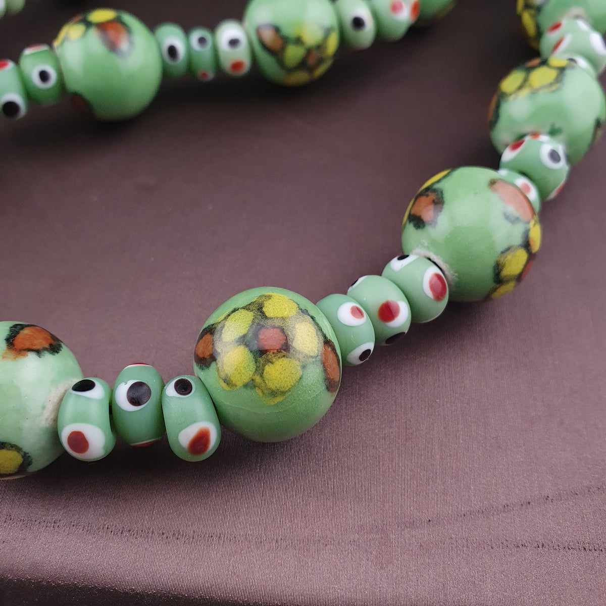 Vintage Venetian Style Skunk Eye Tire Shape & Floral Printed Glass Beads Necklace