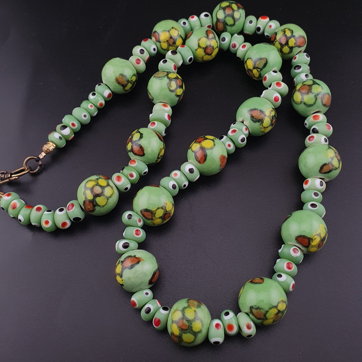 Vintage Venetian Style Skunk Eye Tire Shape & Floral Printed Glass Beads Necklace