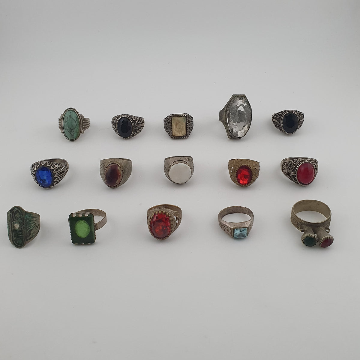 15 Old Fashioned Brass Rings Rustic Decorative Jewellery Lot