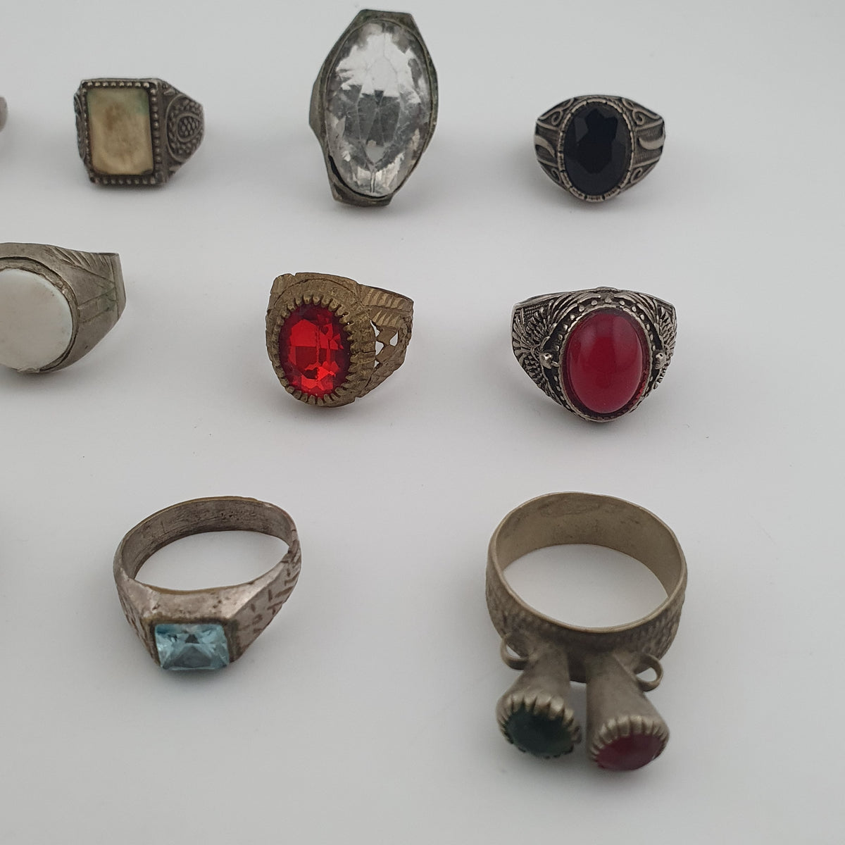 15 Old Fashioned Brass Rings Rustic Decorative Jewellery Lot