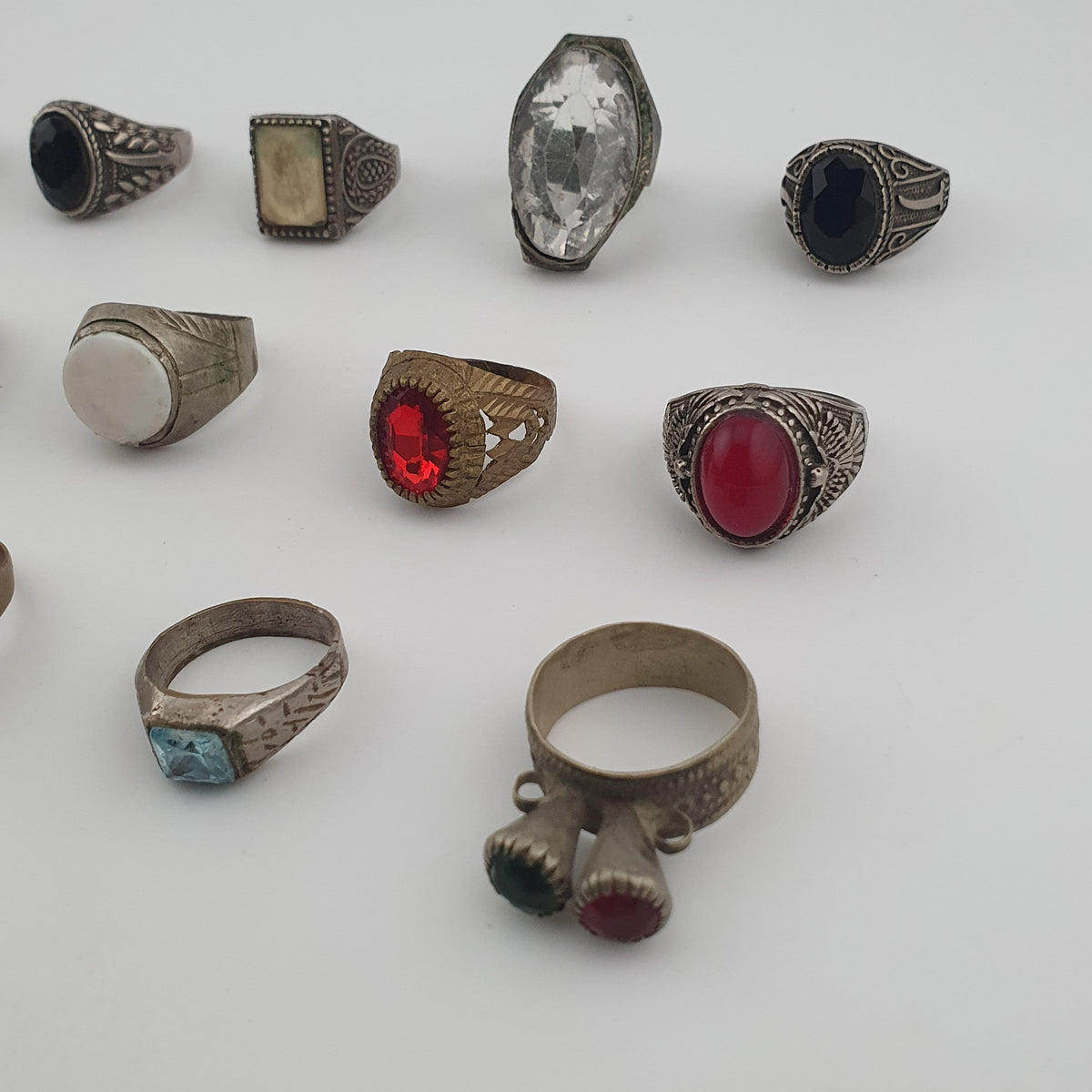 15 Old Fashioned Brass Rings Rustic Decorative Jewellery Lot