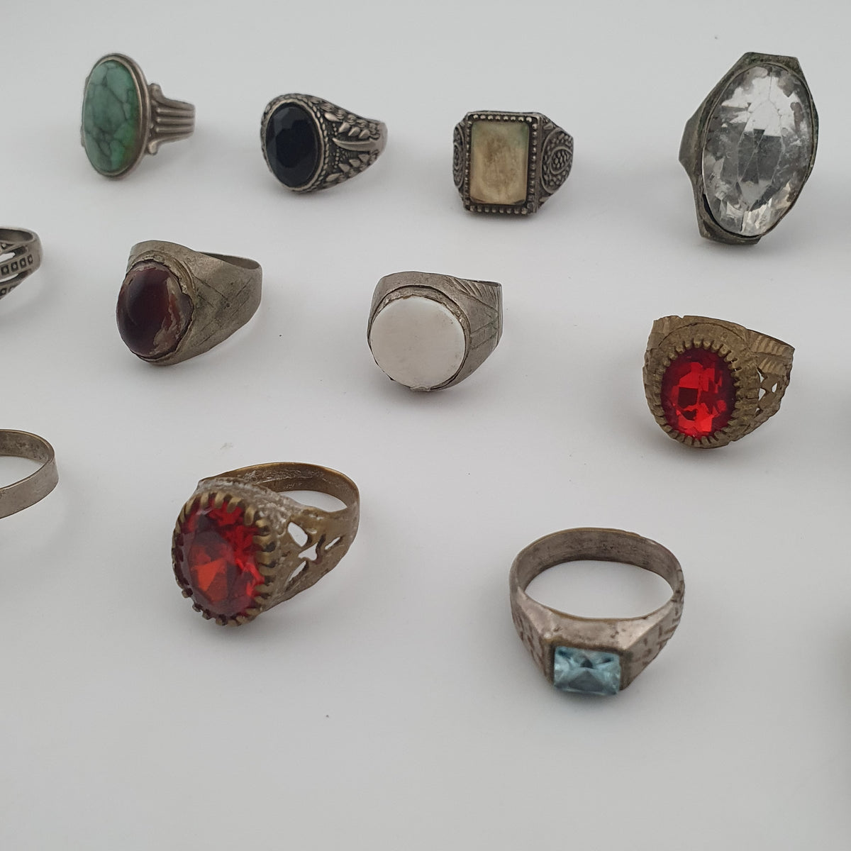 15 Old Fashioned Brass Rings Rustic Decorative Jewellery Lot