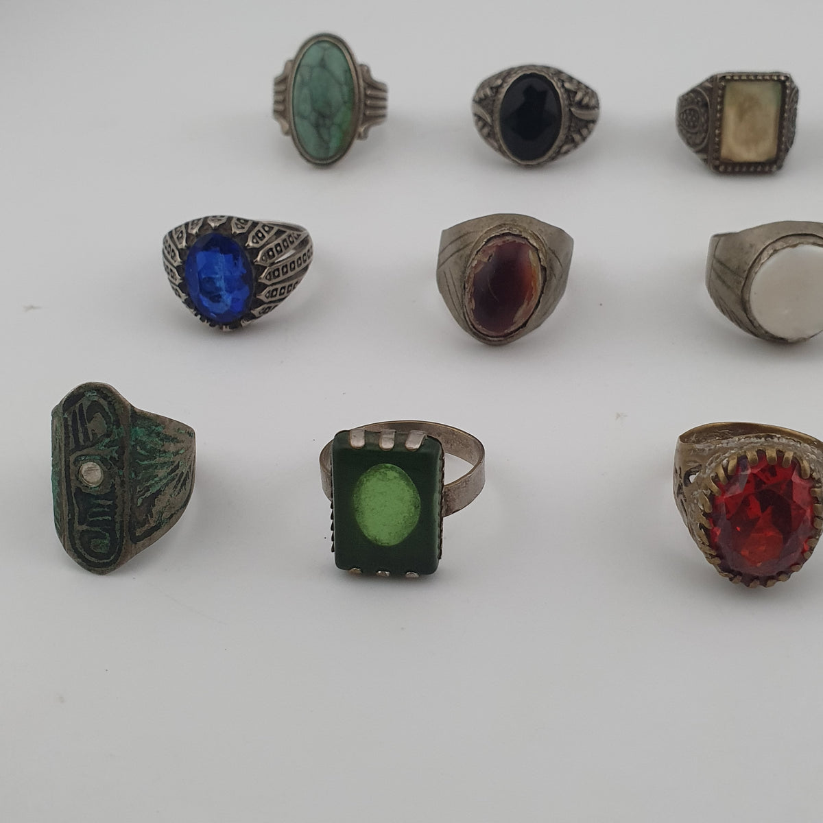 15 Old Fashioned Brass Rings Rustic Decorative Jewellery Lot