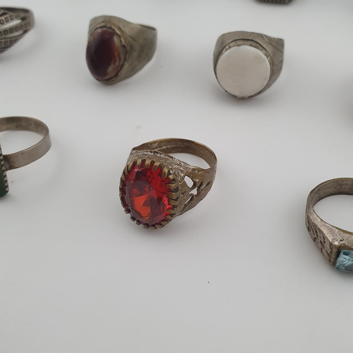 15 Old Fashioned Brass Rings Rustic Decorative Jewellery Lot