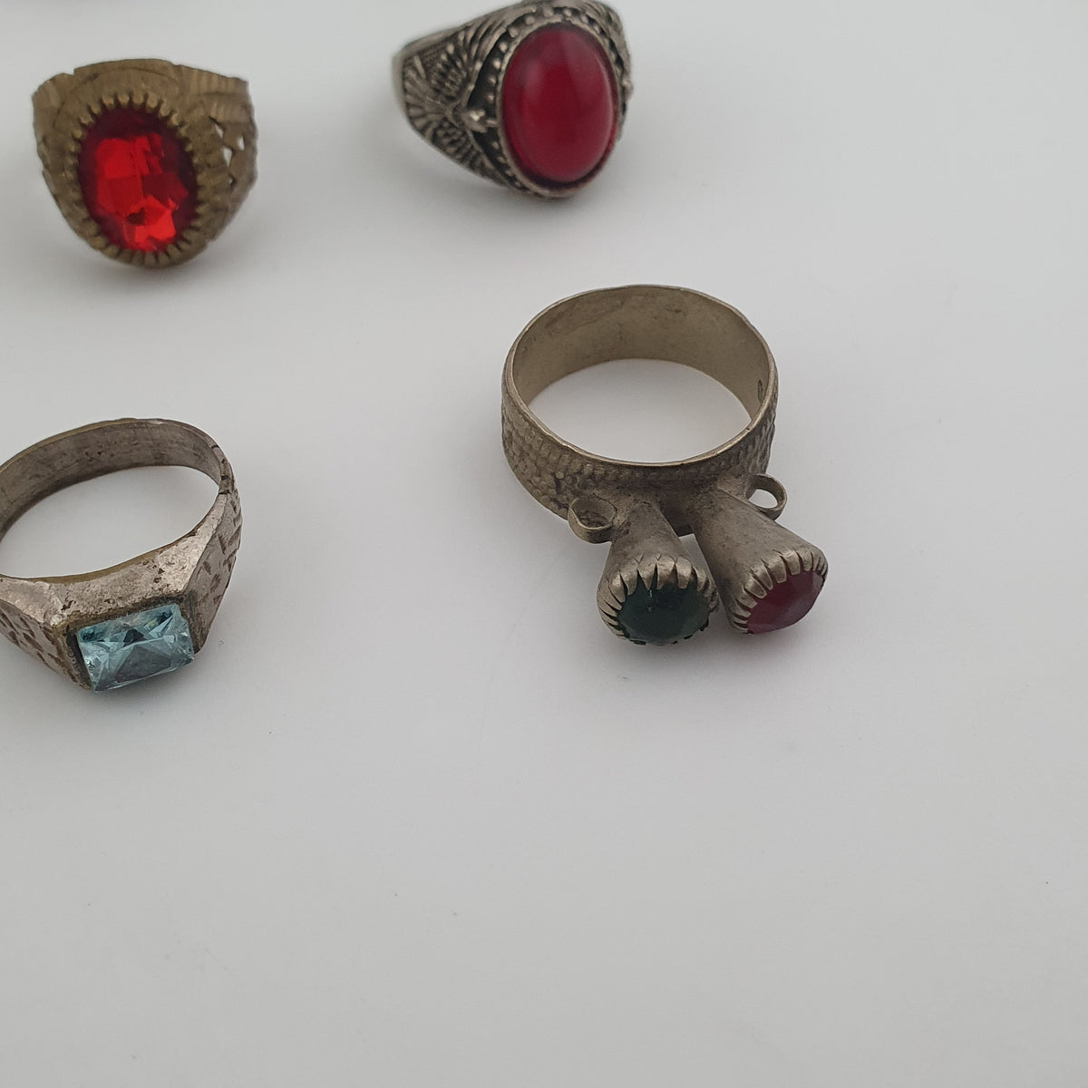 15 Old Fashioned Brass Rings Rustic Decorative Jewellery Lot