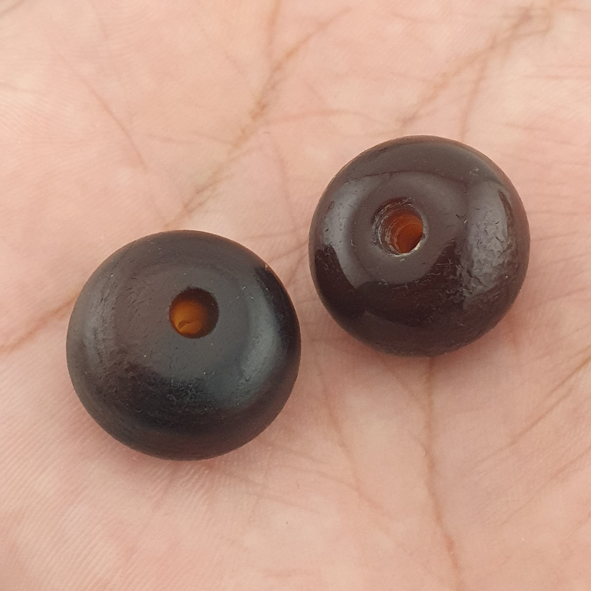 Vintage Himalayan Natrual Tire Shape Agate Beads Amulet