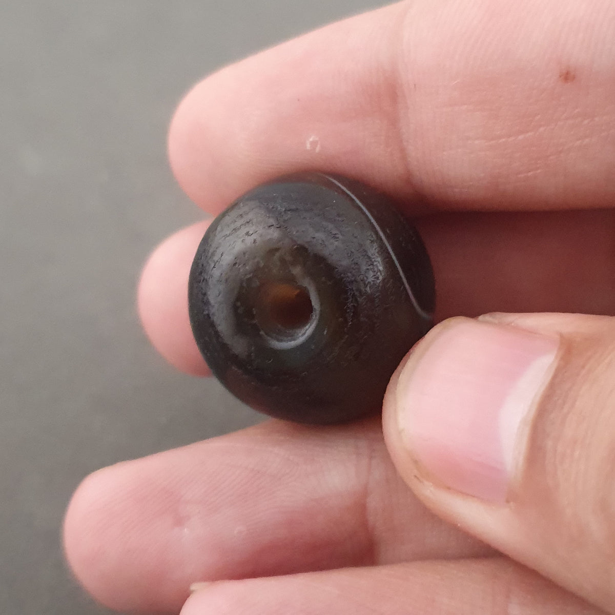 Vintage Himalayan Natrual Eyes Tire Shape Suliemani Agate Bead Amulet