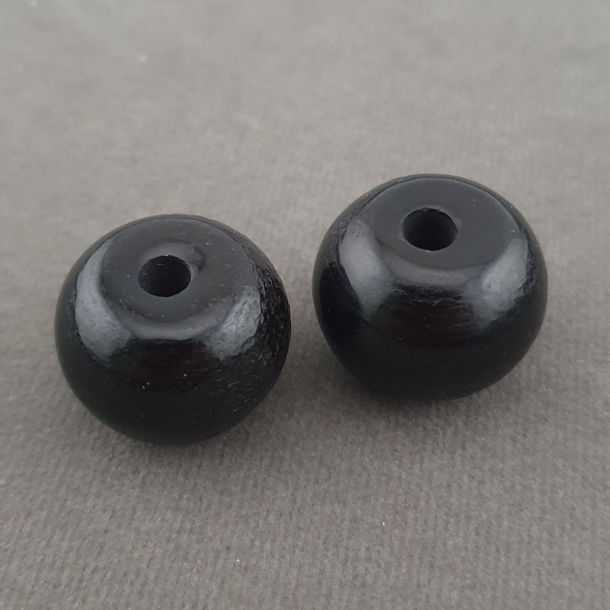 Lot of 2 Vintage Himalayan Natural Suliemani Agate Bead Amulet