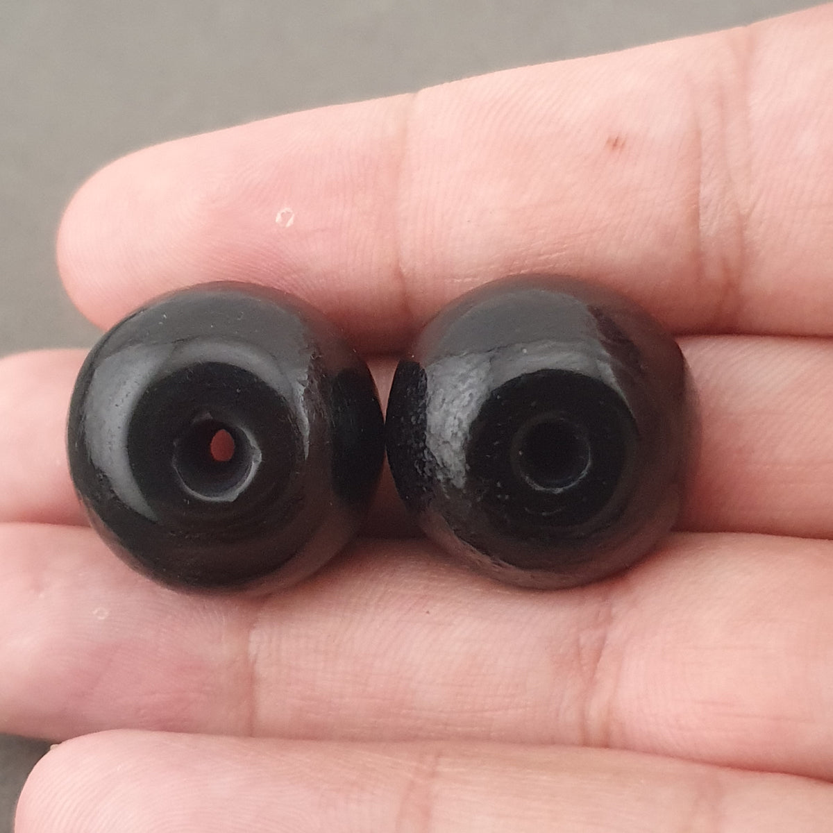Lot of 2 Vintage Himalayan Natural Suliemani Agate Bead Amulet