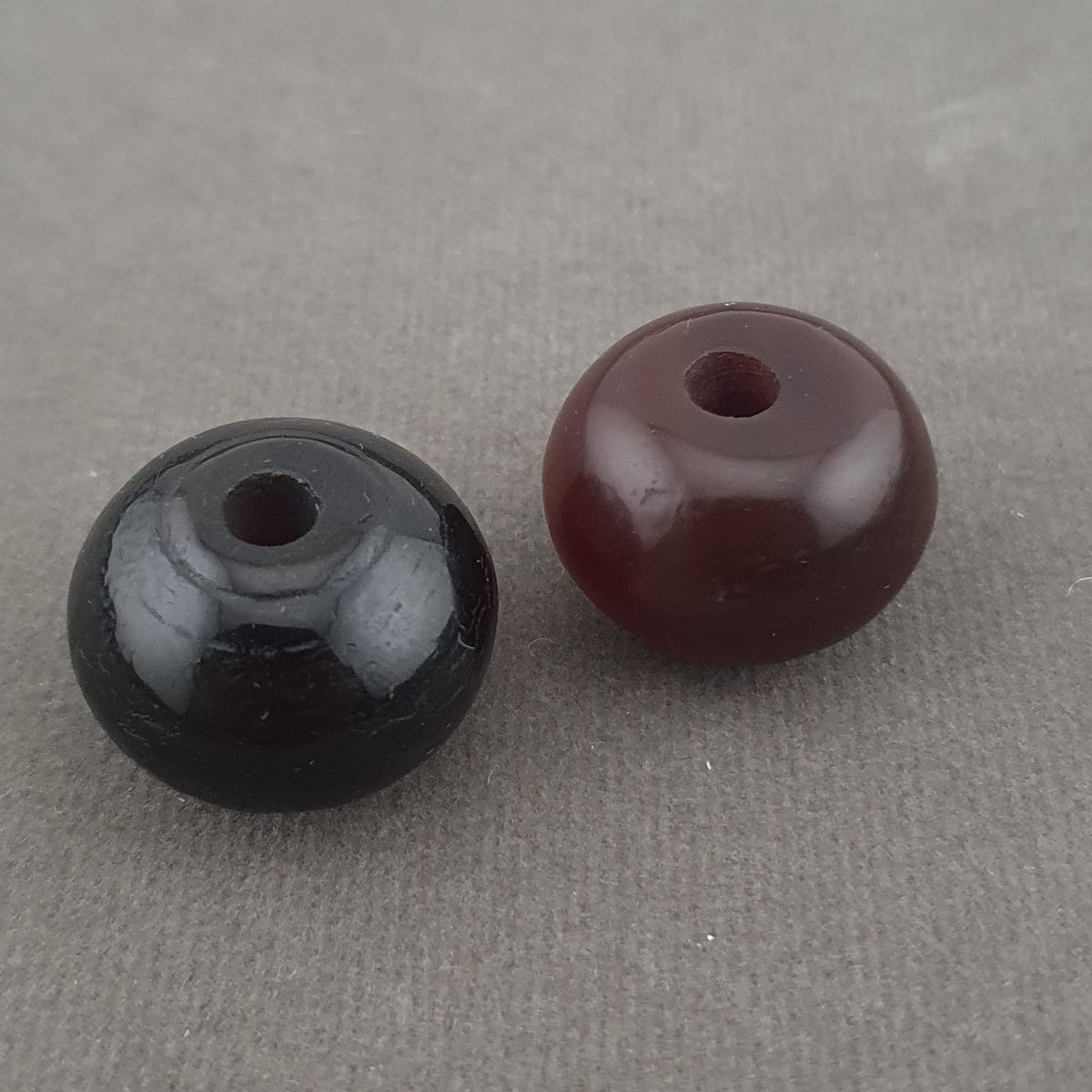 Vintage Lot of 2 Tire Shape Natural Suliemani Agate Beads