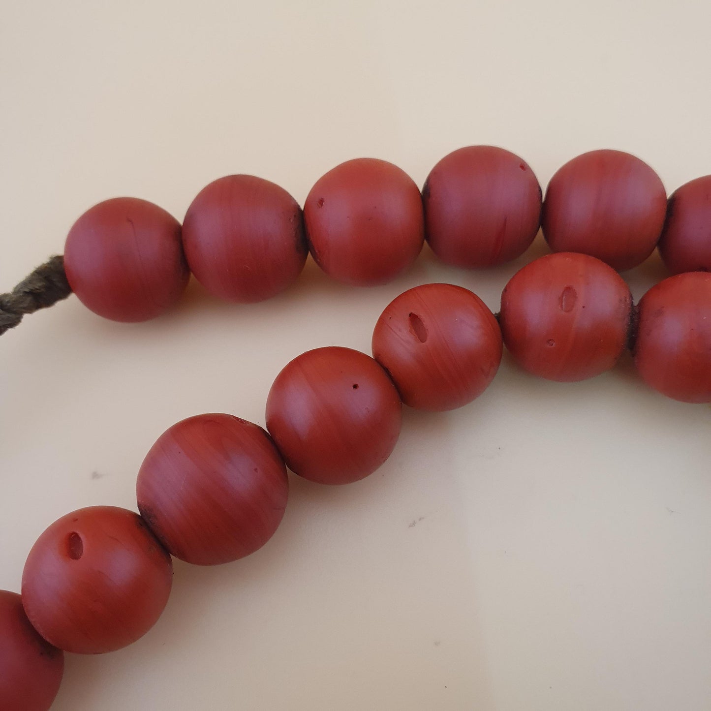 Halskette mit Glasperlen im afrikanischen Stil, Rot-Orange