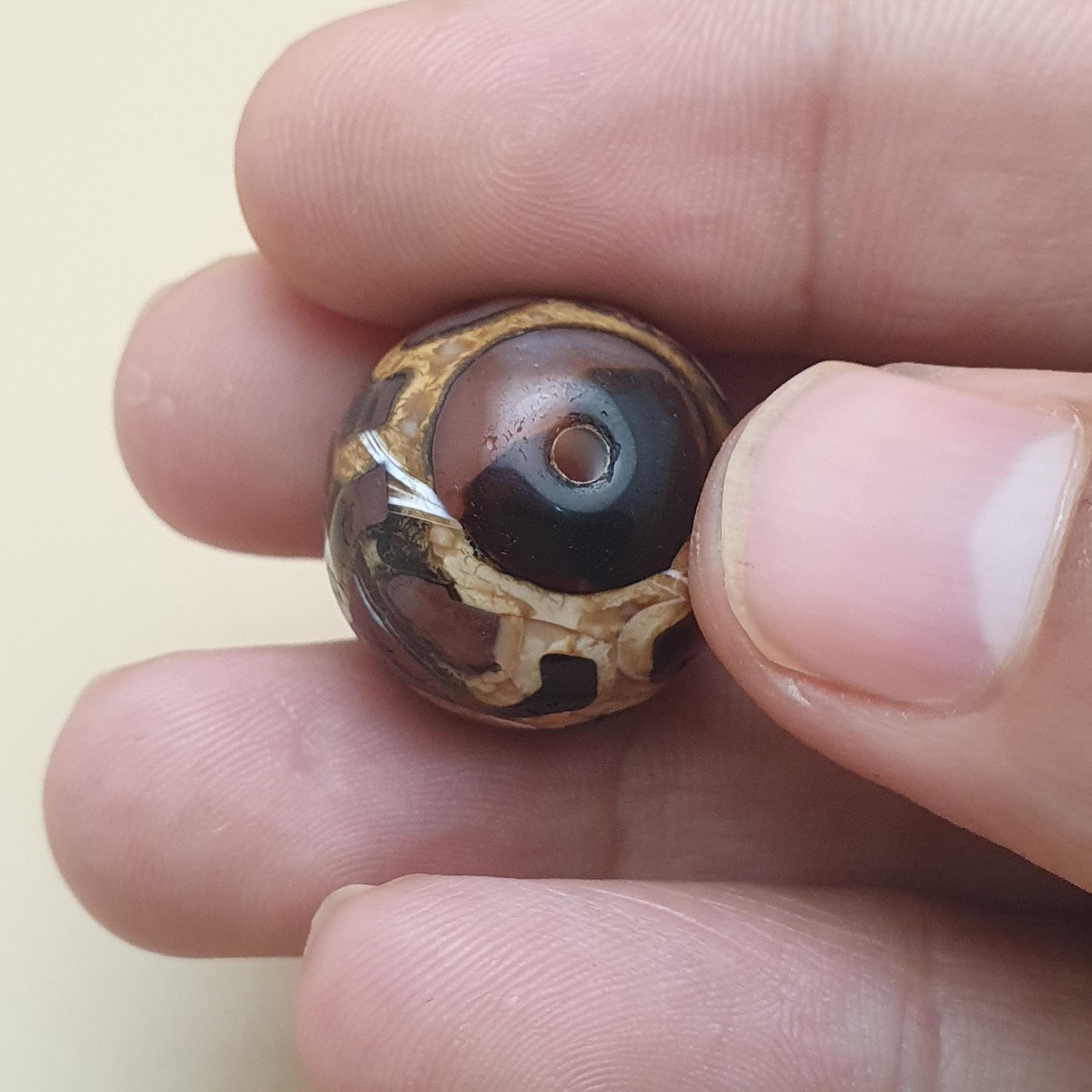 Antikes Los von 2 geätzten Karneol-Achatperlen-Amuletten