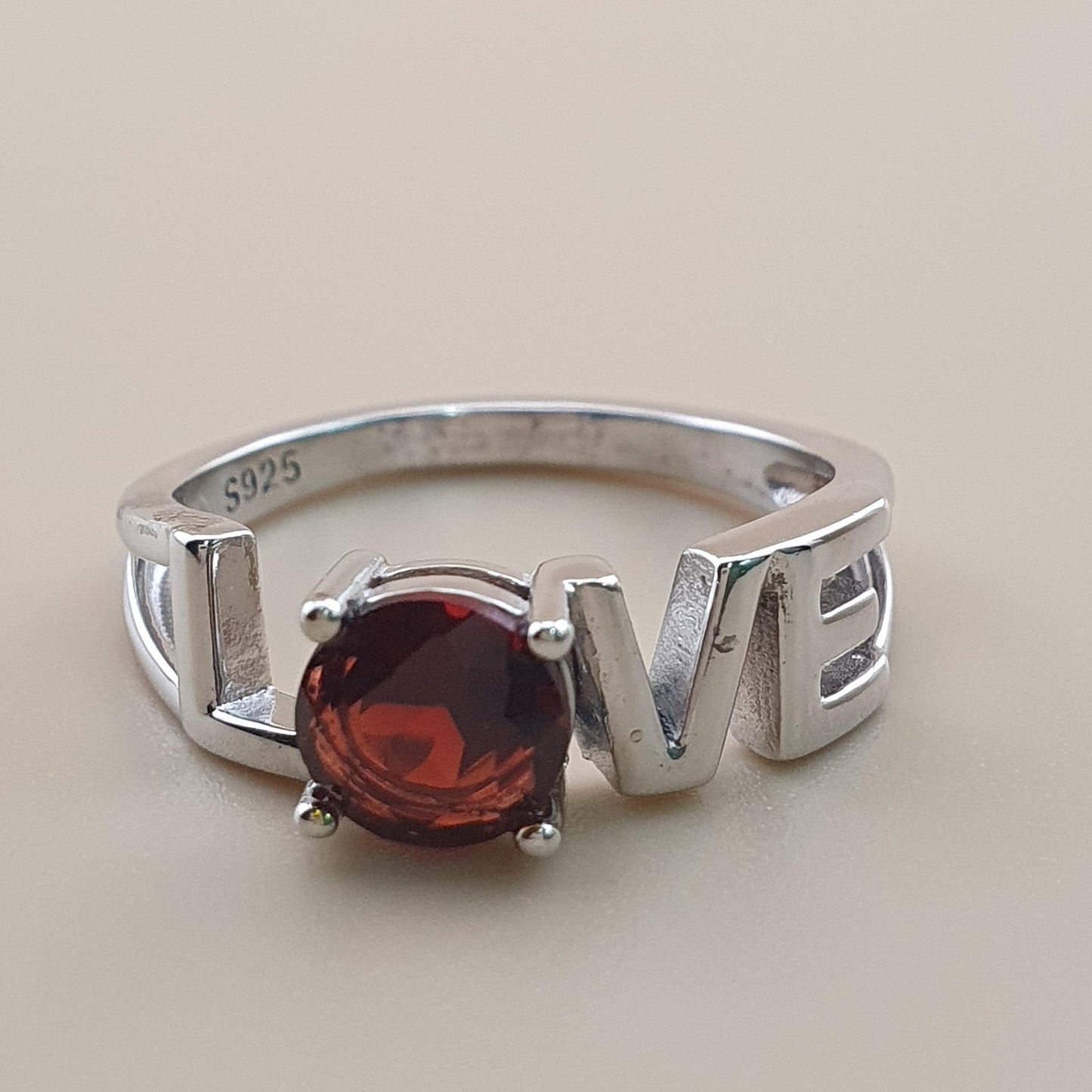 Lot von 2 925er Silber „LOVE“ Ring mit Granat Edelstein