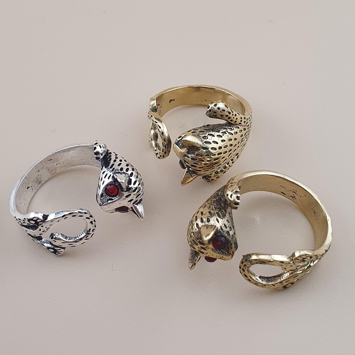 Bague ajustable Panthère / Léopard Gothique Vintage avec Yeux Rouges