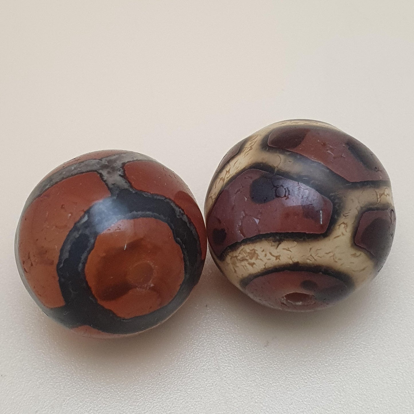 Lot von 2 Vintage gravierten Karneol-Achatperlen
