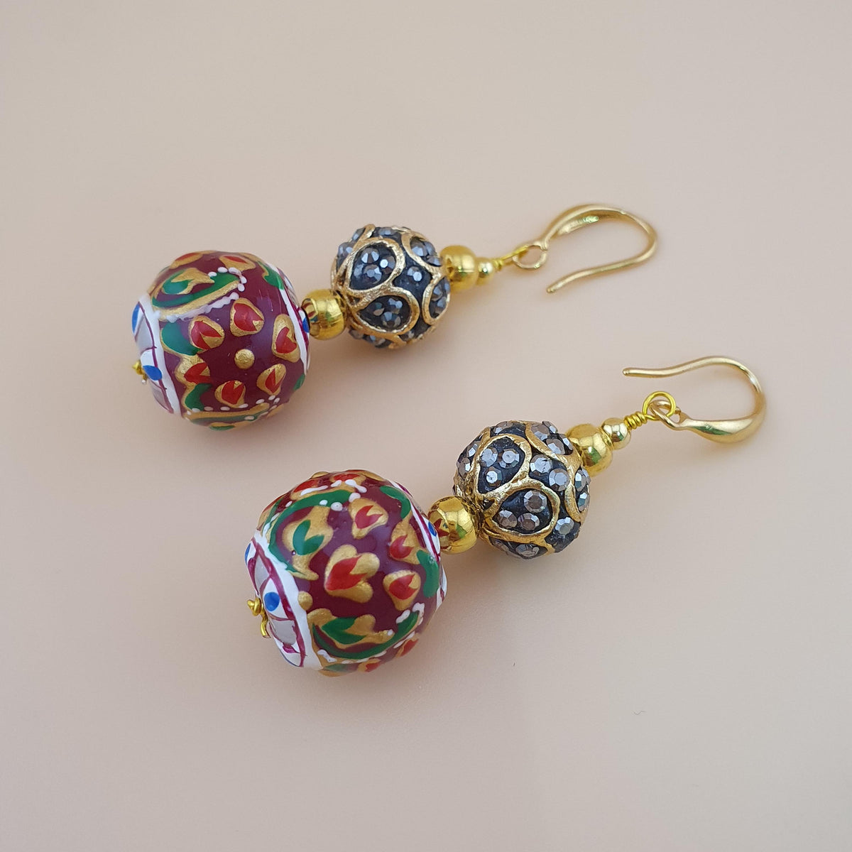 Boucles d'oreilles pendantes en émail coloré faites à la main au design afghan