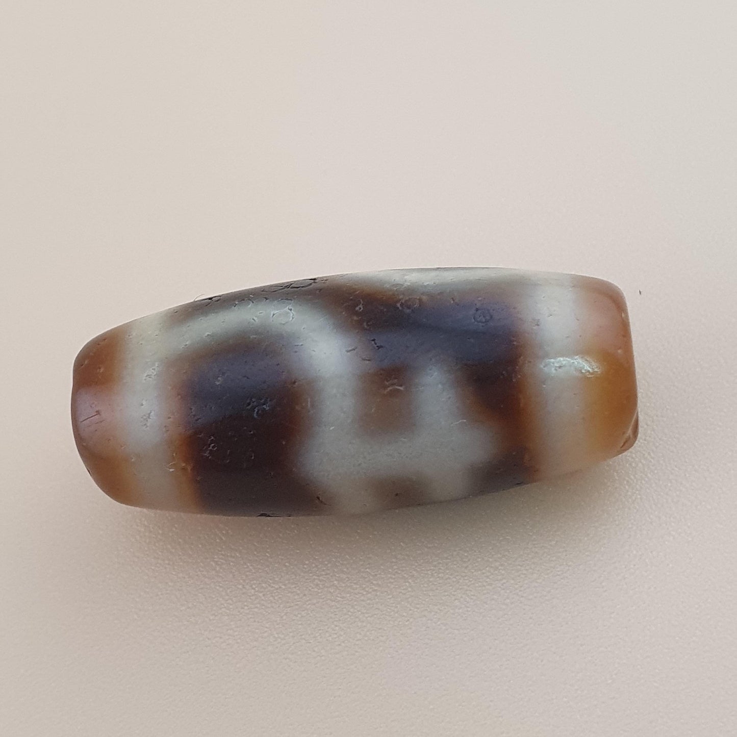 Vintage Himalayan Tibetan Treasure Vase Pattern Agate Bead Amulet