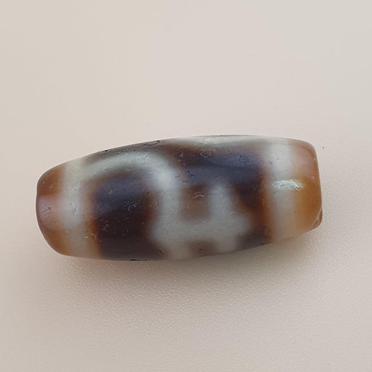 Vintage Himalayan Tibetan Treasure Vase Pattern Agate Bead Amulet