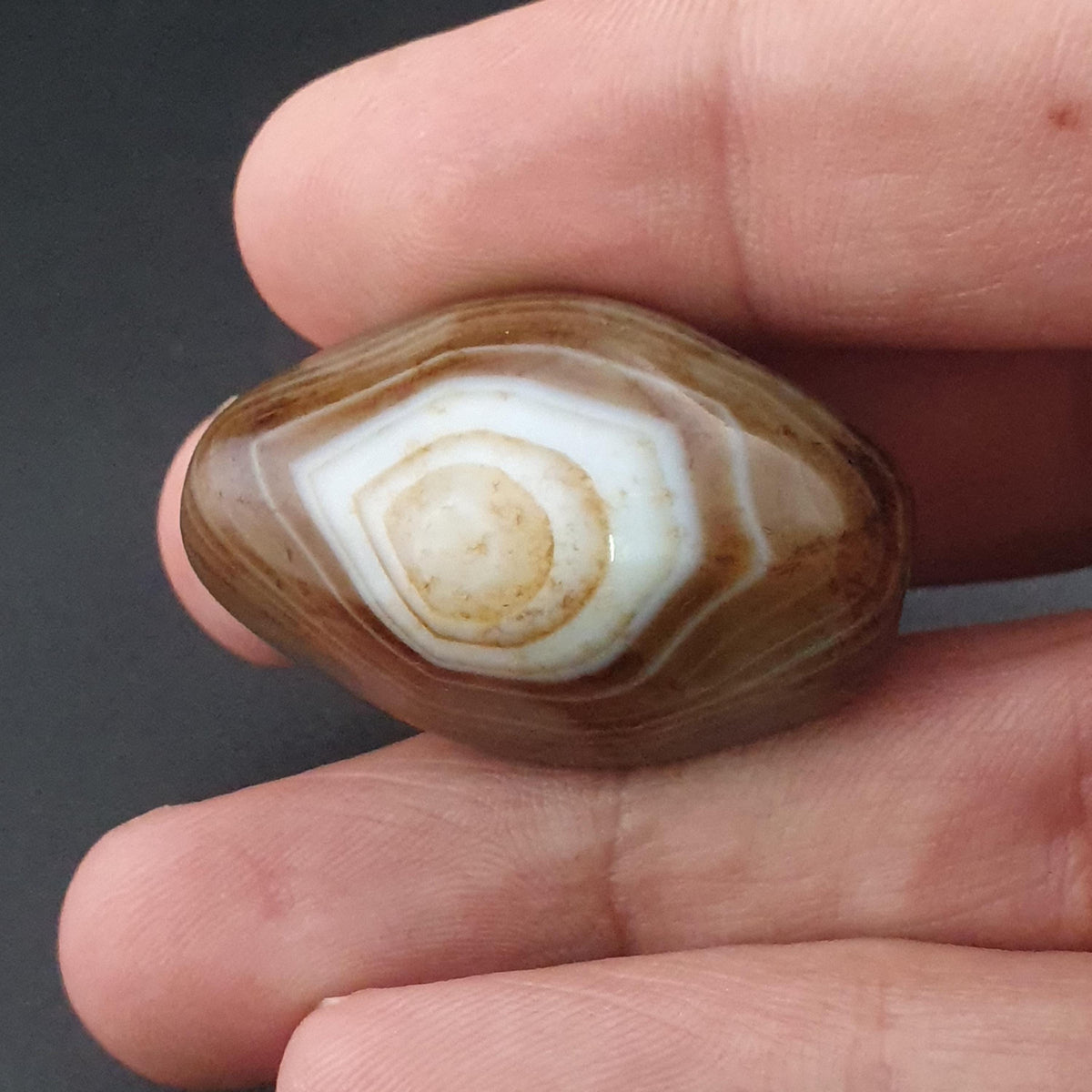 Vintage Suliemani Eye Agate Bead Amulet: Natural Gemstone (32.4mm)