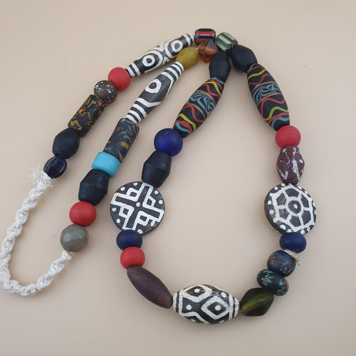Collier vintage de perles asiatiques, africaines, Pumtek, Pyu et en verre