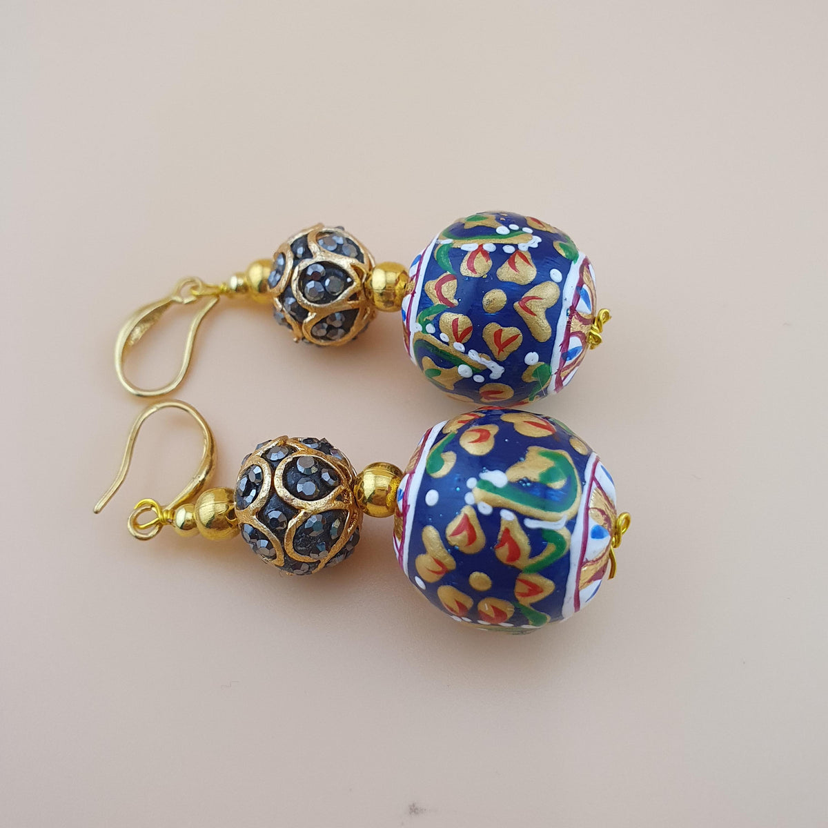 Boucles d'oreilles pendantes en émail faites à la main : Design afghan plaqué or