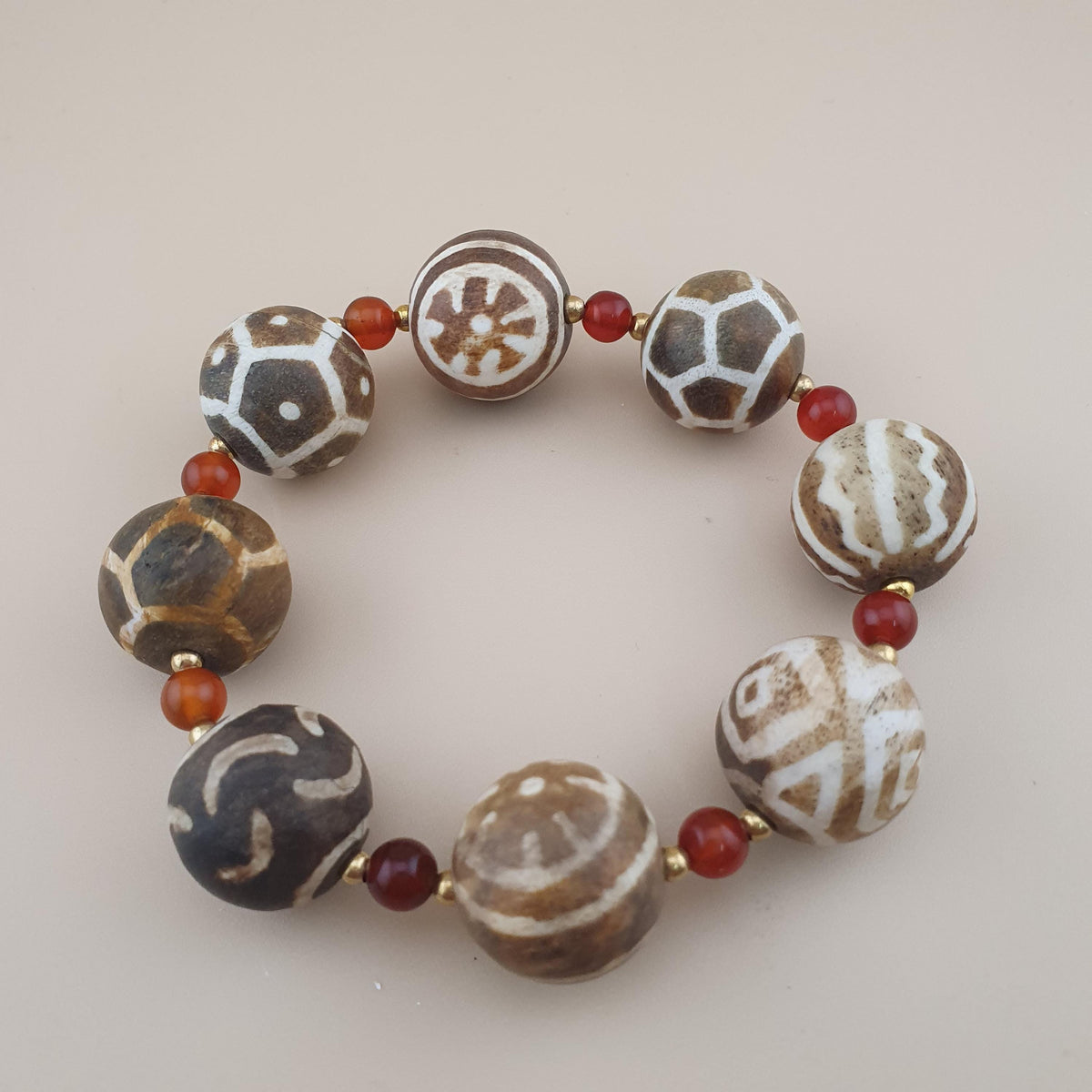 Bracelet vintage de perles Pyu Pumtek de Birmanie et cornaline