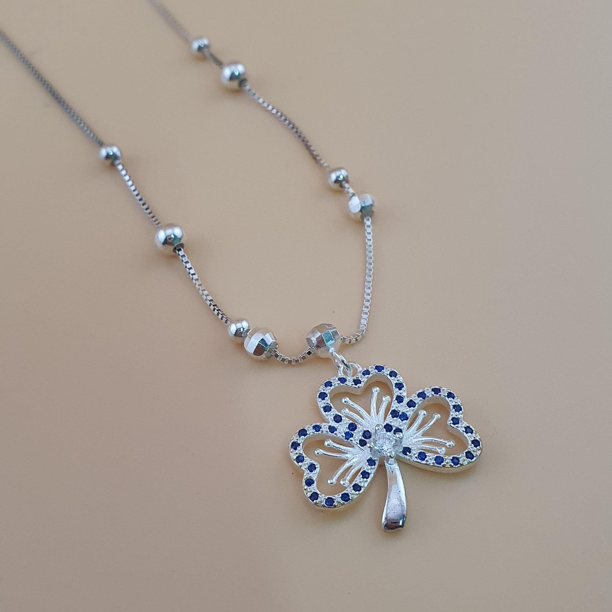 Elegant 925 Sterling Silver Four-Leaf Clover Pendant Blue & White Zirconia Stones Silver Chain