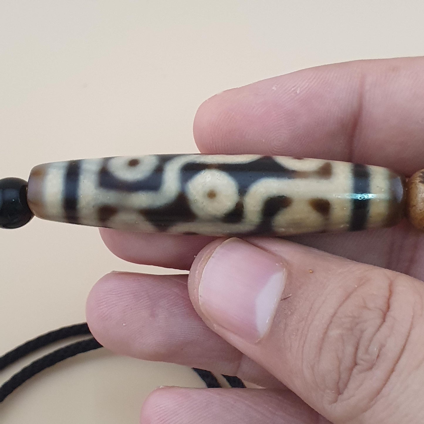 Vintage Himalayan Tibetan 9 Eyes Agate Bead Amulet