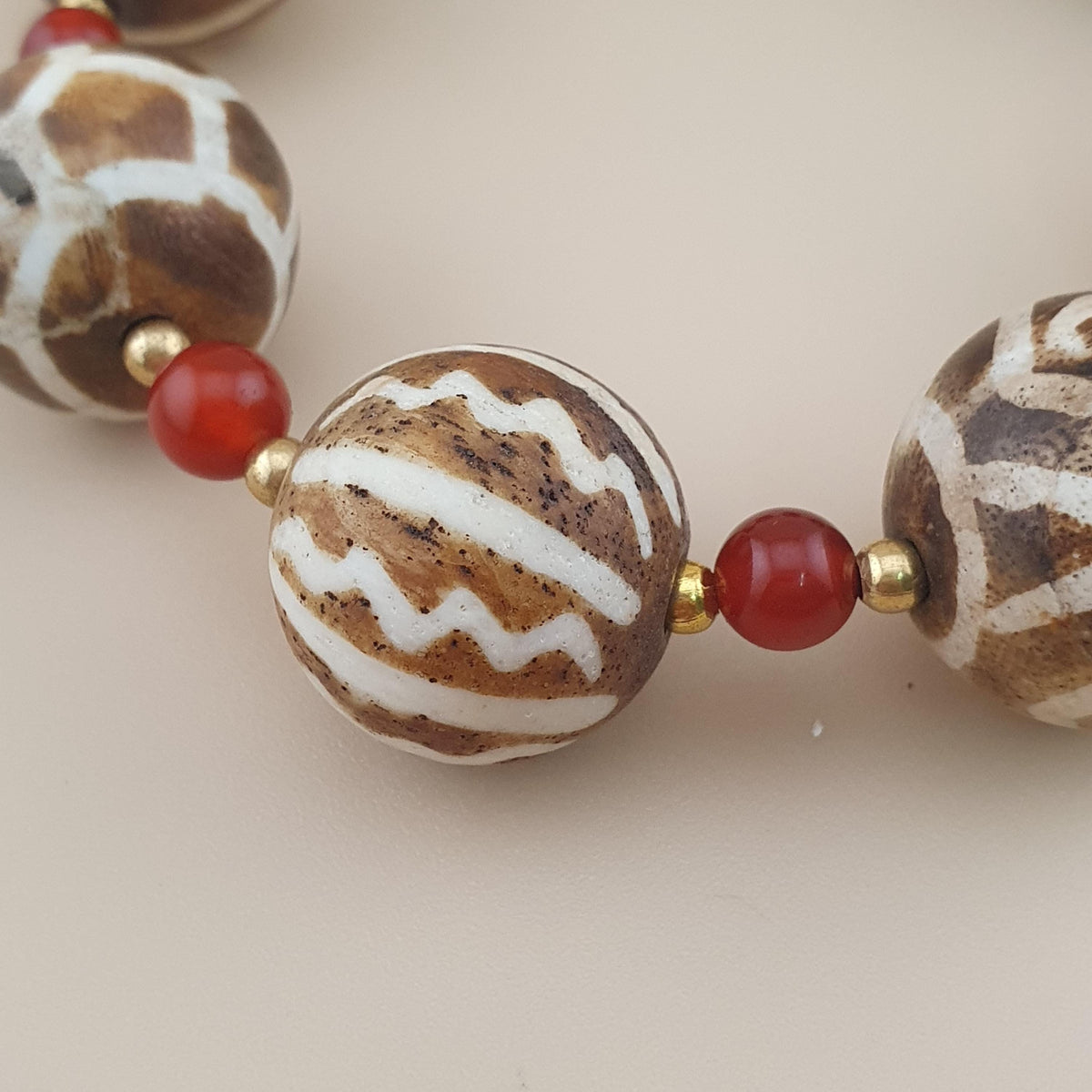 Bracelet vintage de perles Pyu Pumtek de Birmanie et cornaline