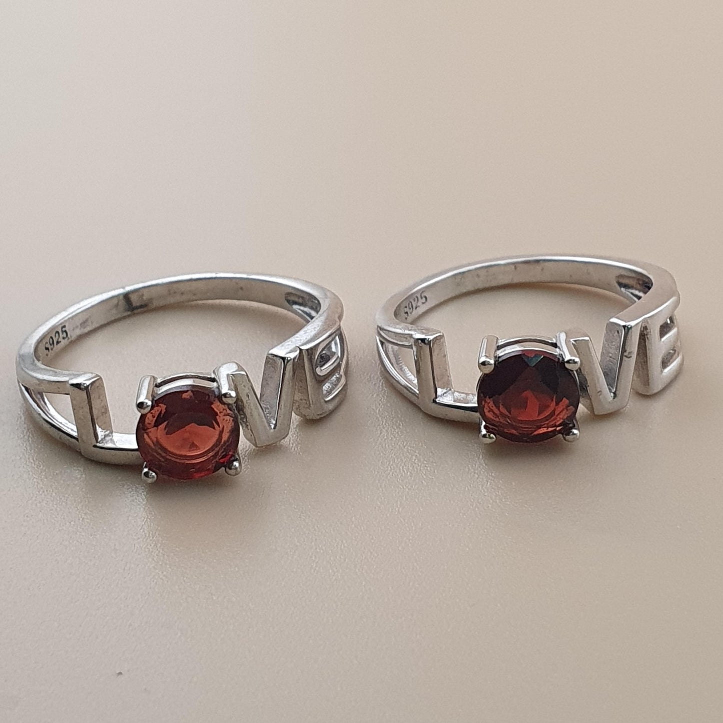 Lot von 2 925er Silber „LOVE“ Ring mit Granat Edelstein